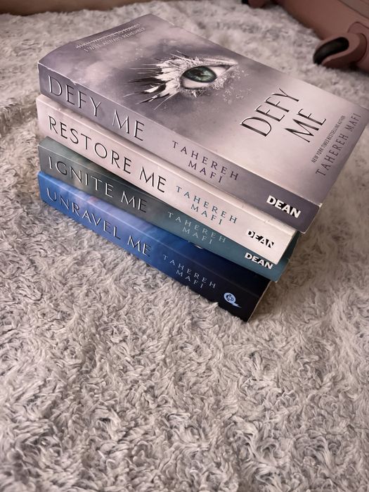 Restore me, Defy me на Tahereh Mafi