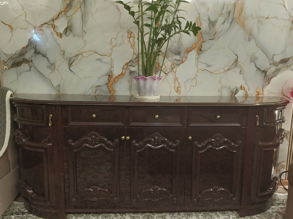 Комод шикарный срочно продам