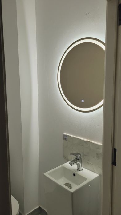 Birou de închiriat, Traian