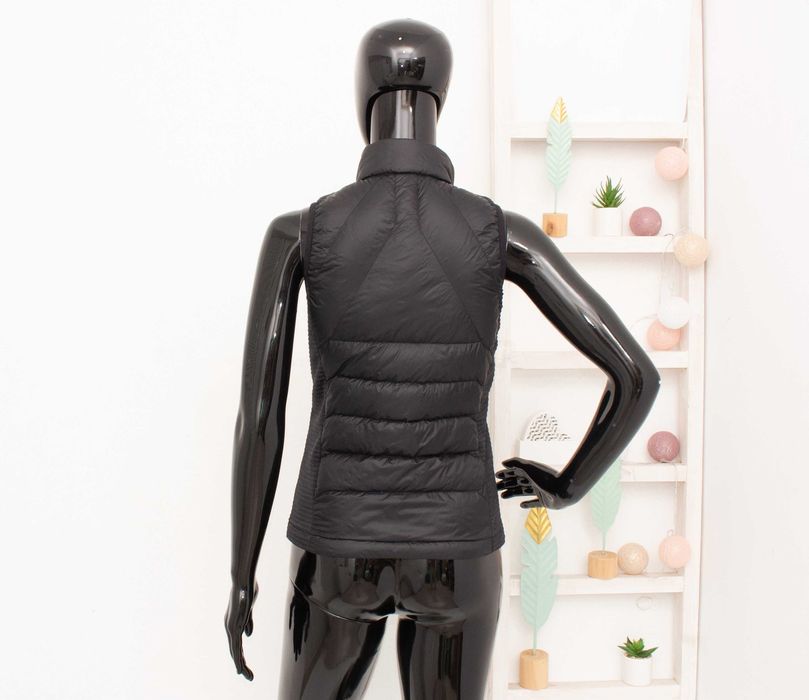 Reebok оригинална дамска грейка пухена елек черен с пух и пера XS