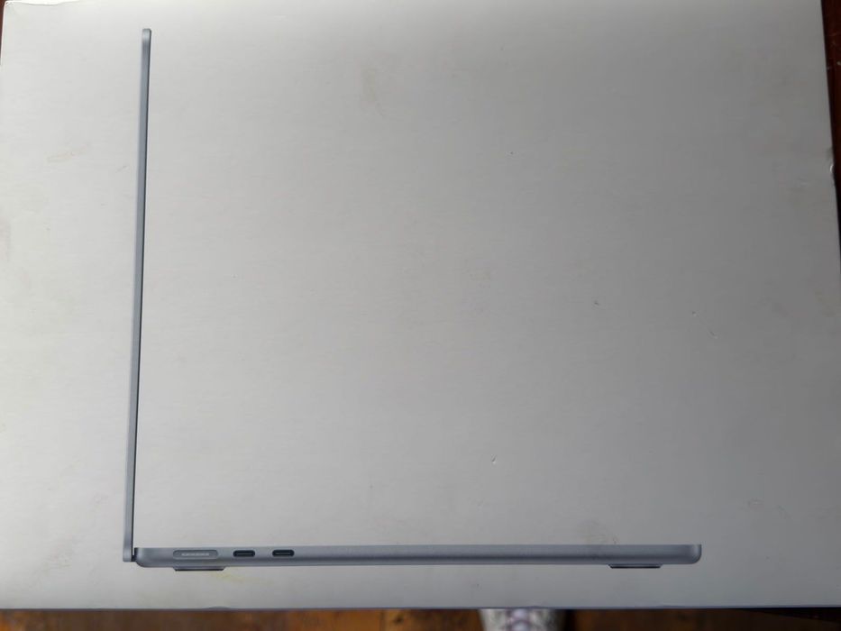 MacBook Air 13’ M4 24GB RAM 512 SSD 2025
