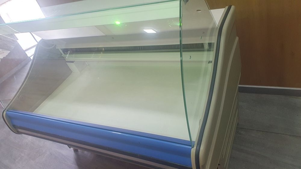 Холодильник для магазина