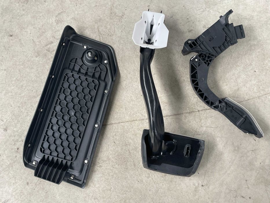 footrest + pedale cu crom Vw Touareg CR7 - Audi Q7 4M cod 4M1864777B