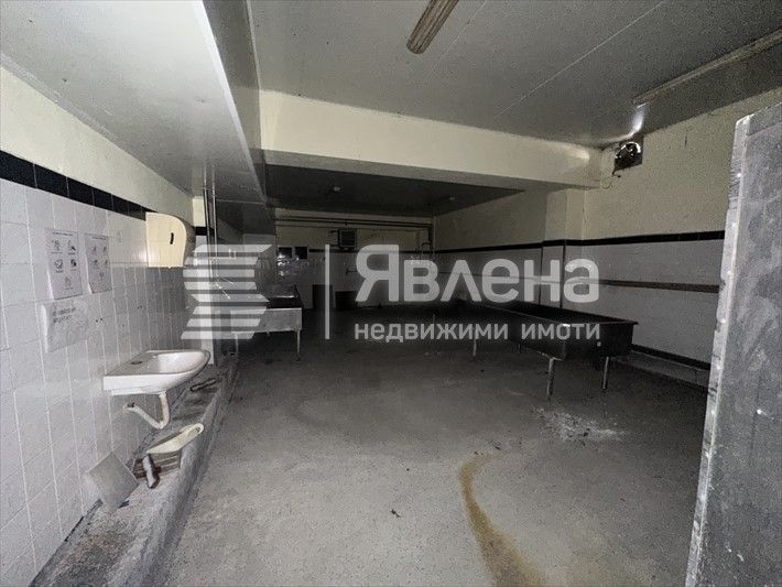 Продава се Склад в Добрич, Рилци - 1976 кв.м за 302 €/кв.м - Снимка #3