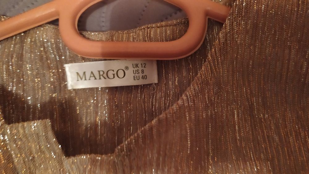 Женские платья разные.