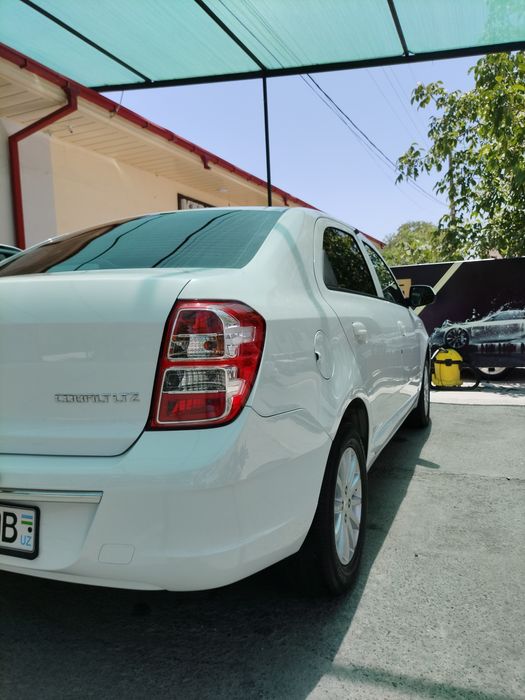 Автомобиль шевроле кобальт