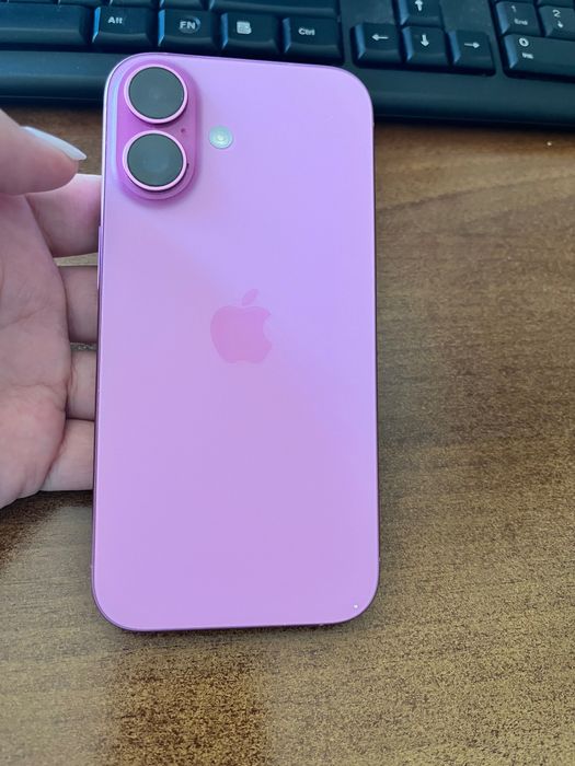 iphone 16 pink като нов