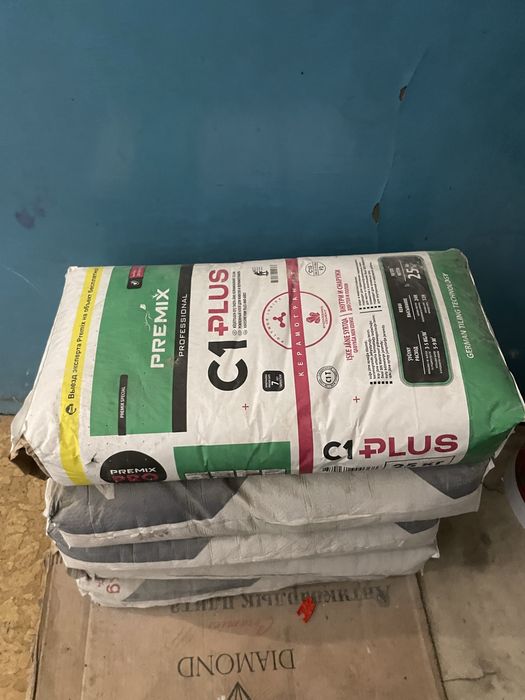 Штукатурка цементная 4 шт мешок кафельный клей 1 шт мешок