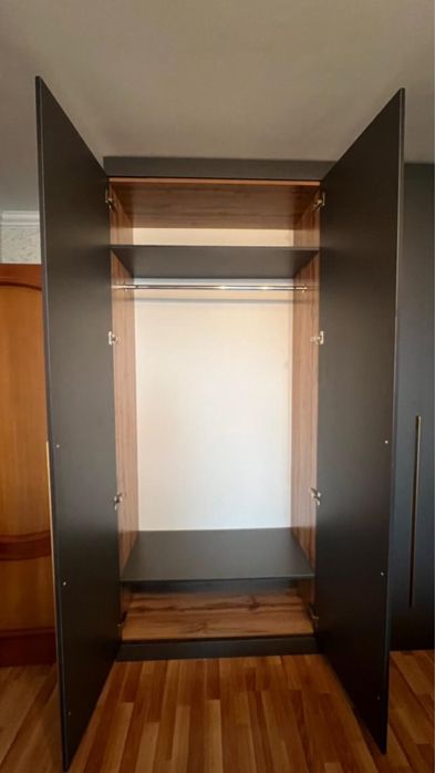 Продается спальный гарнитюр