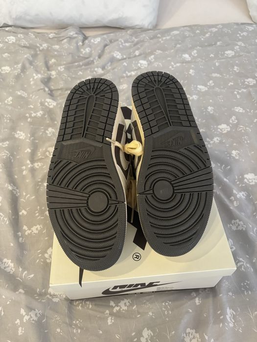 Jordan 1 Travis Scott reverse mocha