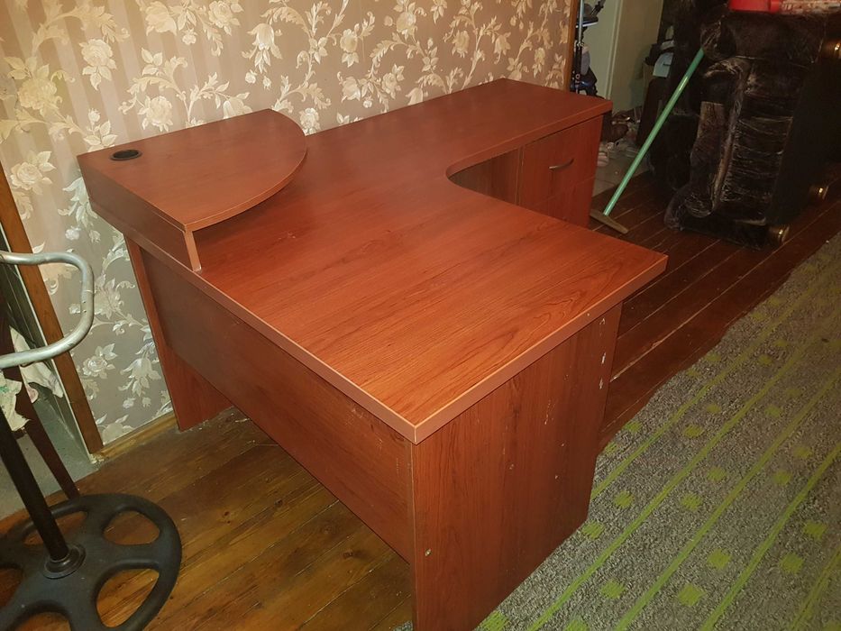 Продам большой офисный стол
