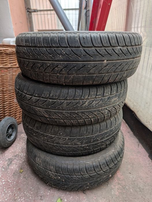 Vând patru cauciucuri  all season