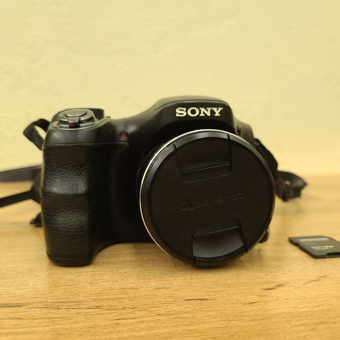 Продам фотоаппарат Sony cybershot DSC H-100