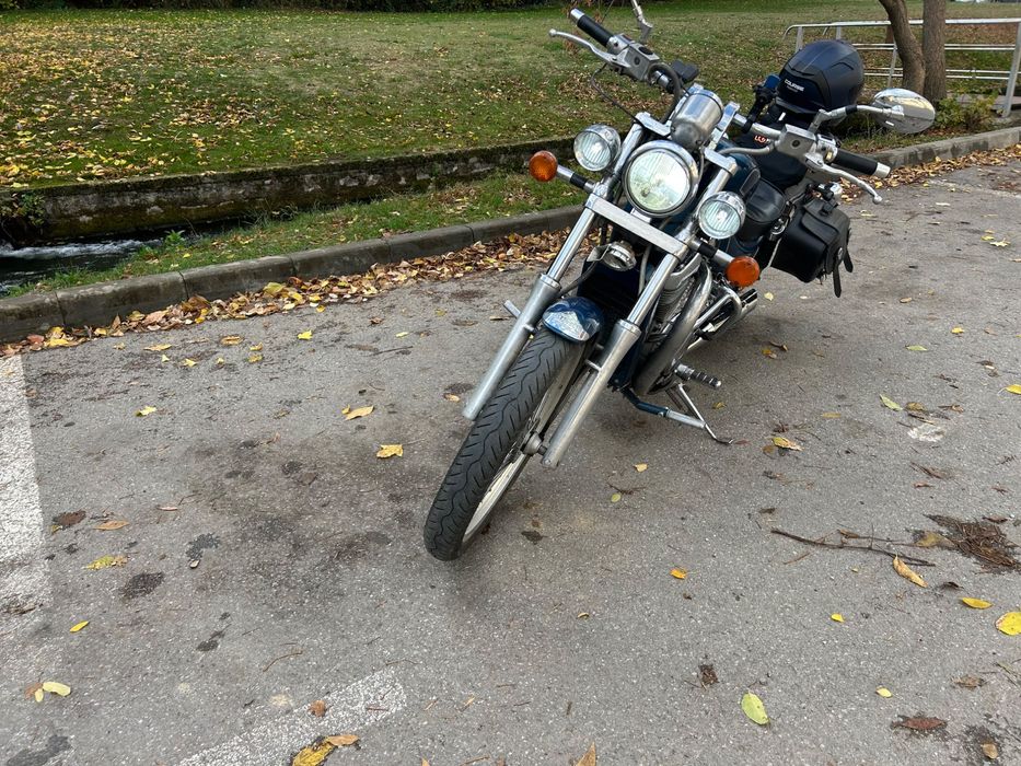 Suzuki intruder VS800