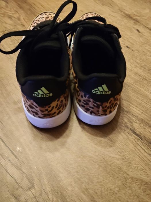 Маратонки Adidas за момиче