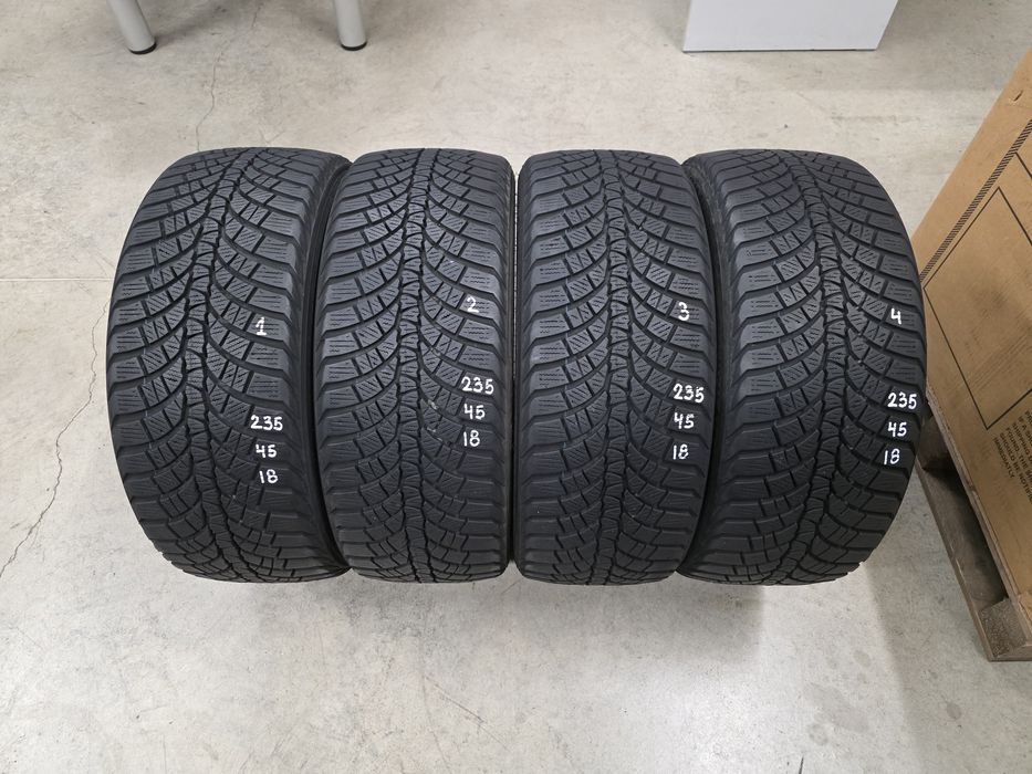235/45/18 4бр.KUMHO WINTERCRAFT WS71 -rim protector