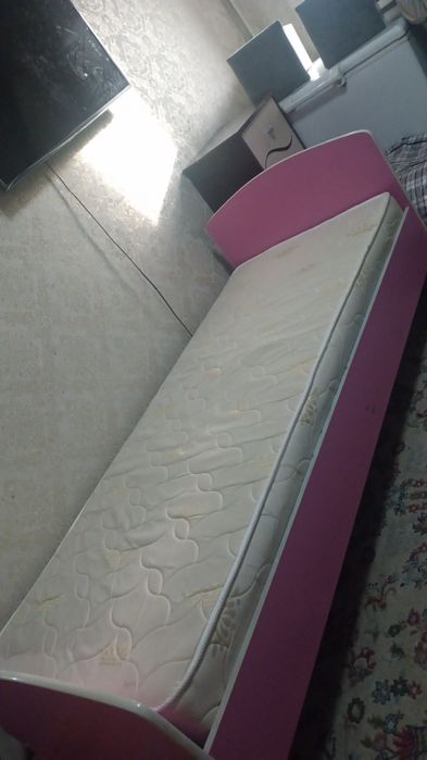 Продам подростковые кровати в хорошем состоянии.Матрас почти новые