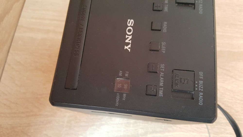 Radio cu ceas Sony ICF C1