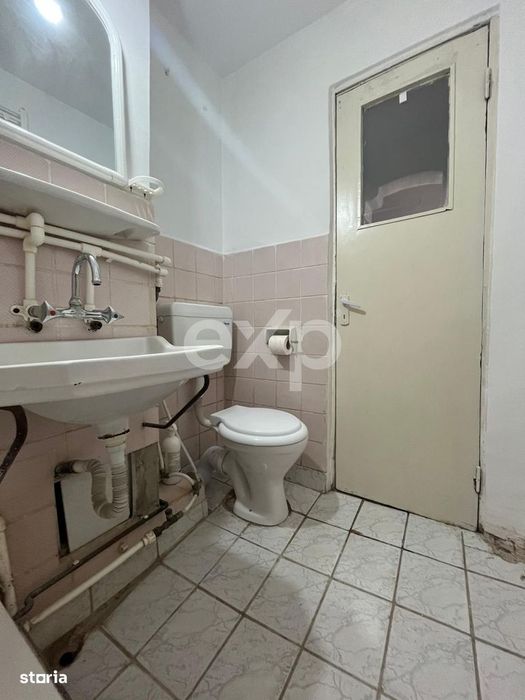 Vanzare 2 camere curat liber decomandat et 3 central Gaesti