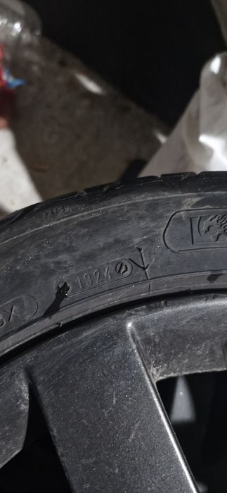 Vând cauciucuri  215/45/R17