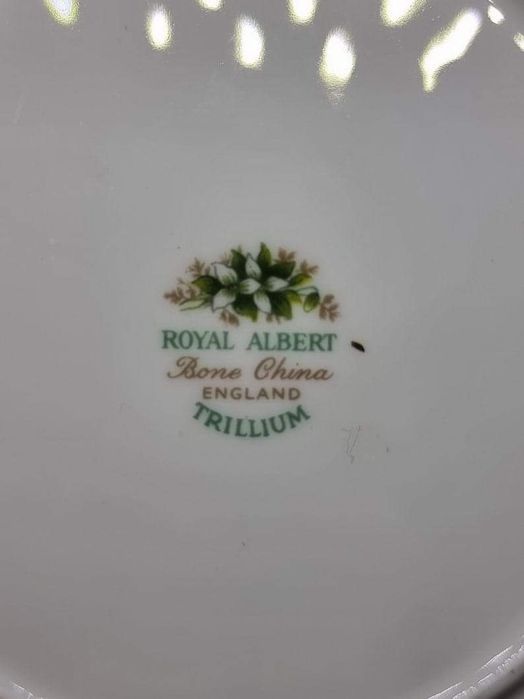 ROYAL ALBERT TRILLIUM, английски троен сет за кафе, костен порцелан