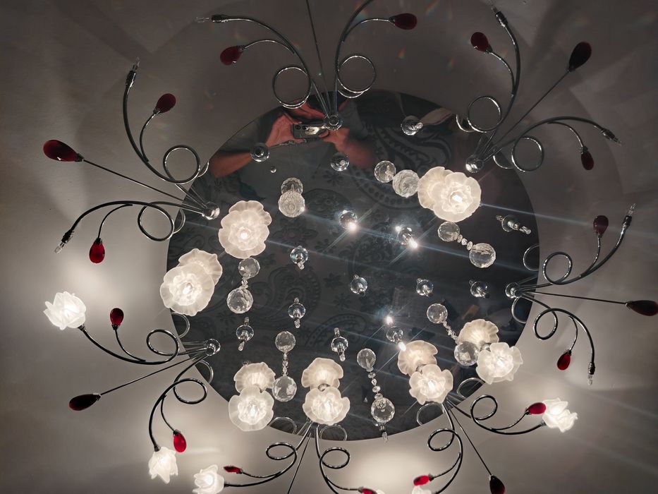 Продам Люстру потолочная