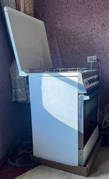 Газовая плита хорошим состояние