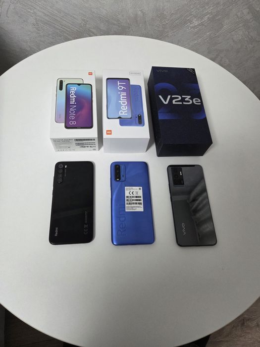 Продам телефоны.