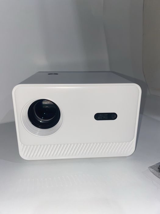 Проектор новый есть в наличии.