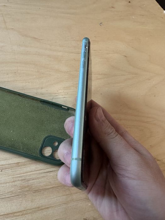Продам Iphone 11 64g