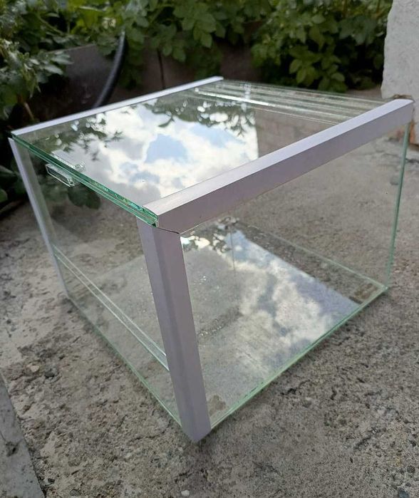 Террариум 30х30х25см.