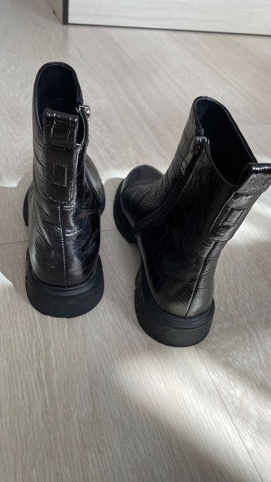 Кожаные осенние сапоги Челси