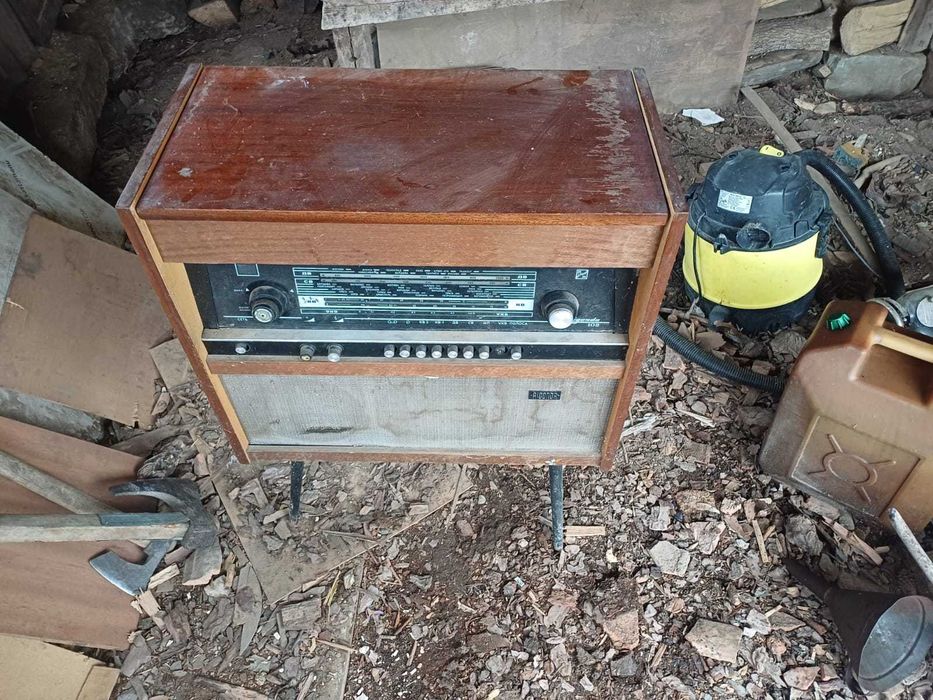 Старо руско радио грамофон и плочи