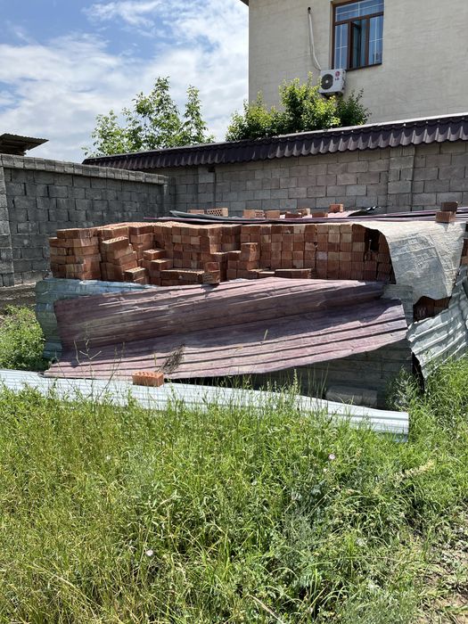 Женный.   кирпич.