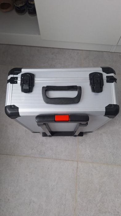 Продам чимодан набор новый