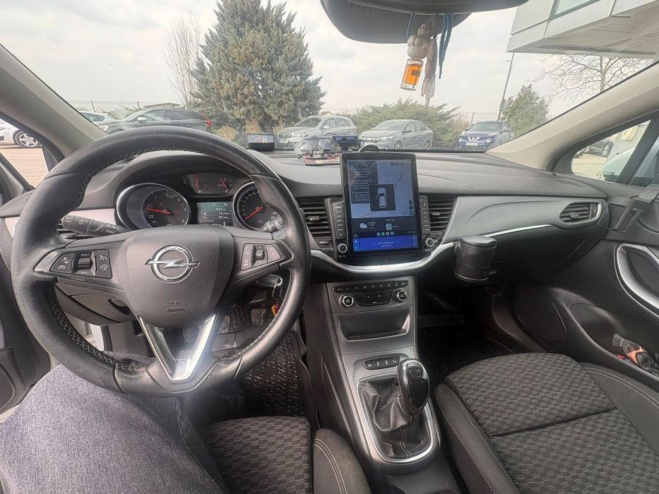 Vând Opel asta k 2017