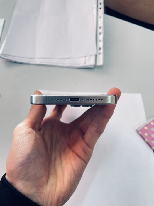 Продам Айфон 15Pro Max 256