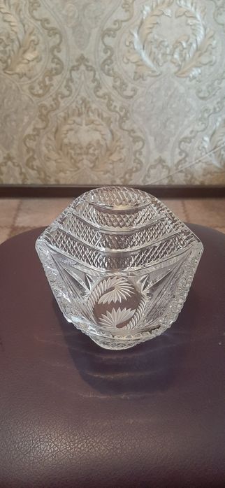 Продам хрустальные конфетницу ,вазу