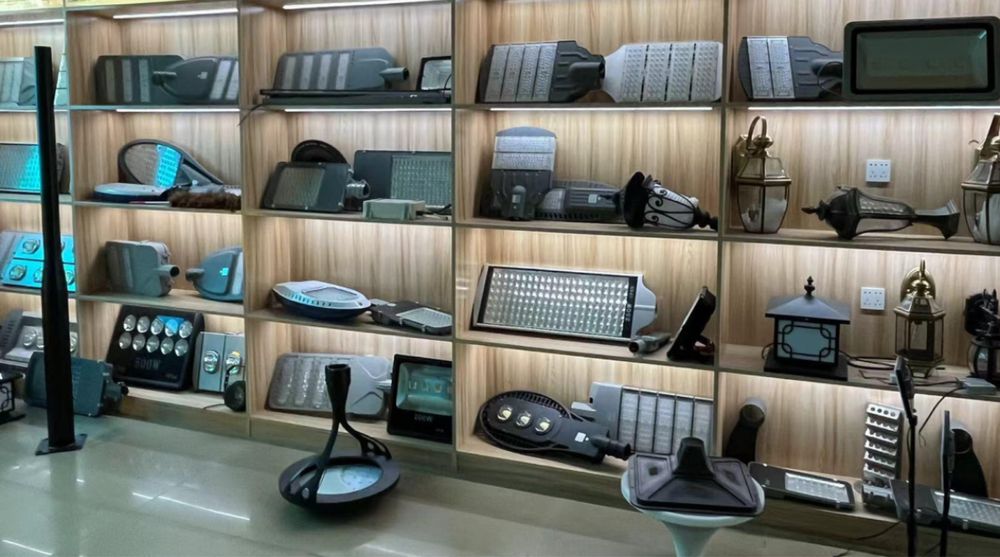 Парковые и уличные опоры освещения