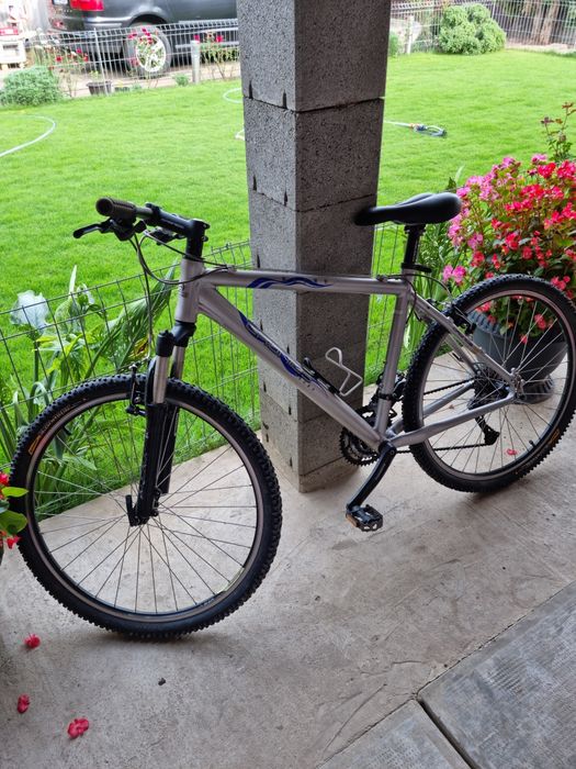 Vând bicicleta mountain bike