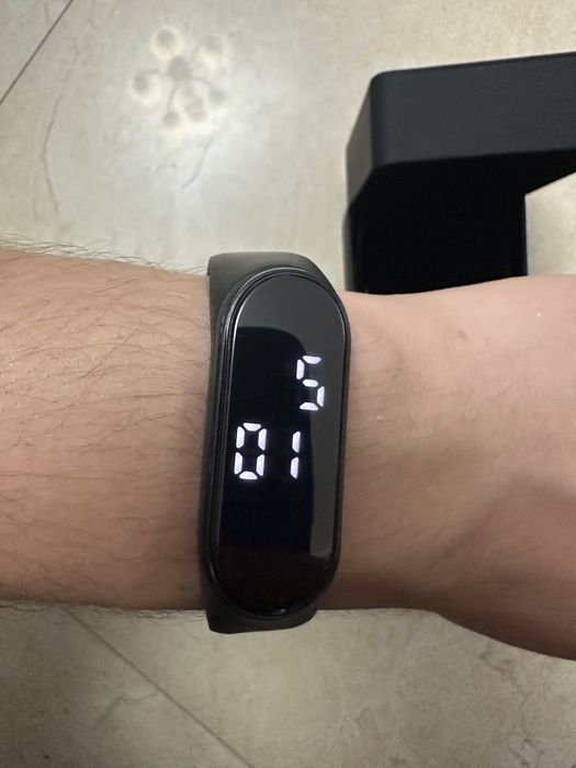 Ceas smart / bratara fitness Xiaomi Smart Band 10,