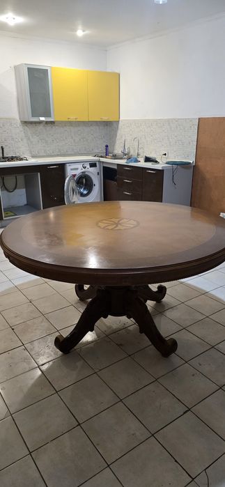 Продам стол обеденный