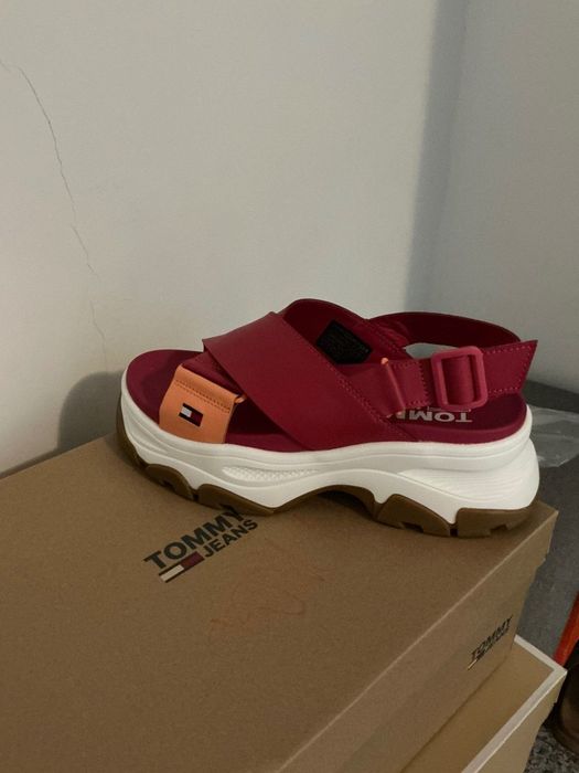 Кожрни сандали Tomy Hilfiger