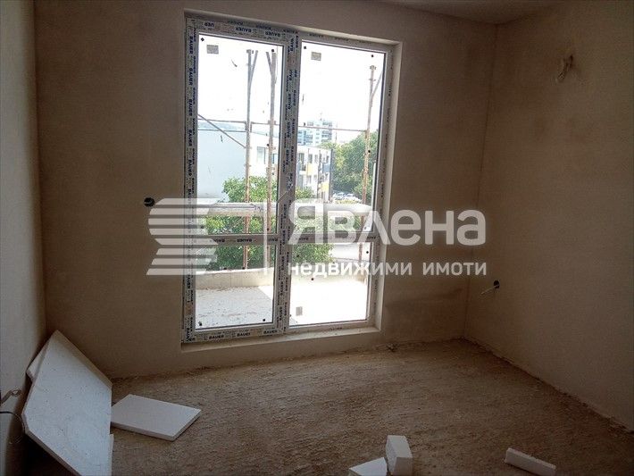 Младост двустайни