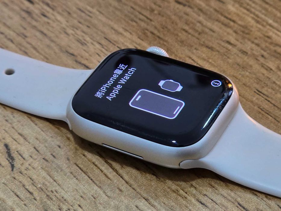 Apple Watch Series 7 (NIKE) 40mm icloud