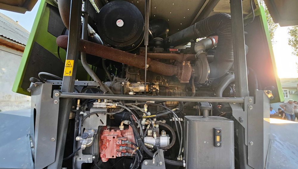 Ягуар комбайн сотилади