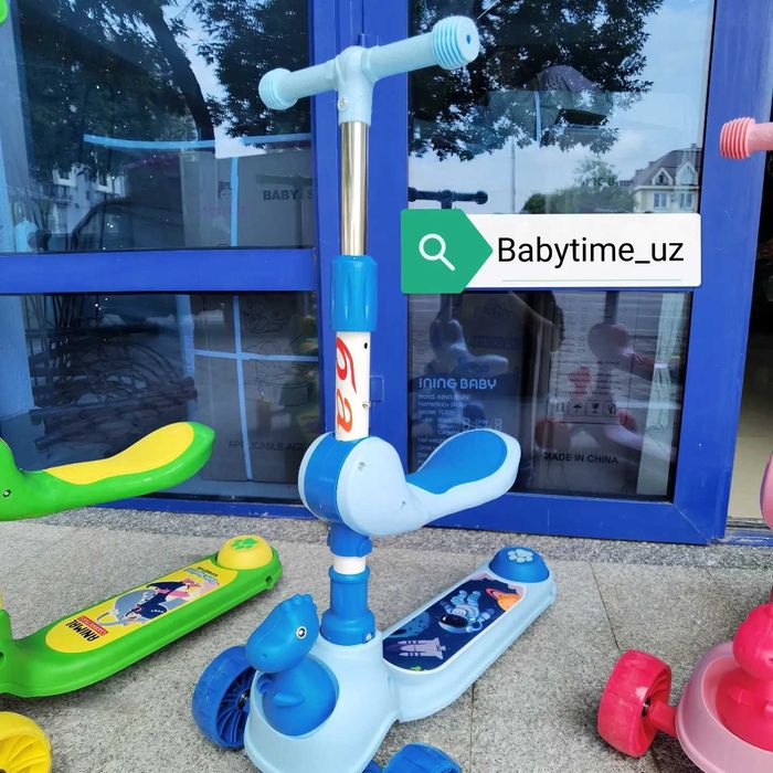 Новый детский самокат с динозавриком. Отличный подарок к празднику.