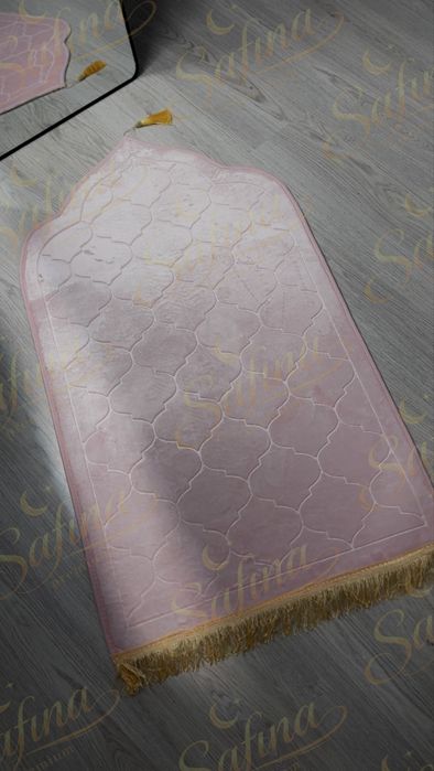 Эстетичный коврик для намаза