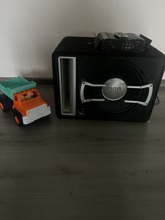 Jbl subwoofer.