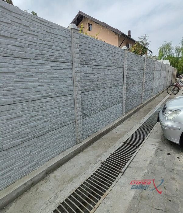 Vând garduri și porți din placi de beton